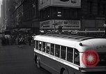 Standbild Midtown Manhattan belebten Straße Szenen New York City USA, 1948, aus Sekunde 15 historischem Filmmaterial Videoclip 65675032835