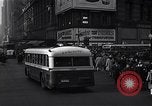 Standbild Midtown Manhattan belebten Straße Szenen New York City USA, 1948, aus Sekunde 17 historischem Filmmaterial Videoclip 65675032835