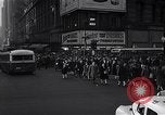 Standbild Midtown Manhattan belebten Straße Szenen New York City USA, 1948, aus Sekunde 21 historischem Filmmaterial Videoclip 65675032835