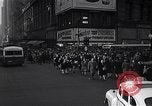 Standbild Midtown Manhattan belebten Straße Szenen New York City USA, 1948, aus Sekunde 22 historischem Filmmaterial Videoclip 65675032835