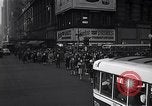 Standbild Midtown Manhattan belebten Straße Szenen New York City USA, 1948, aus Sekunde 27 historischem Filmmaterial Videoclip 65675032835