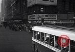 Standbild Midtown Manhattan belebten Straße Szenen New York City USA, 1948, aus Sekunde 29 historischem Filmmaterial Videoclip 65675032835