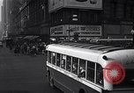 Standbild Midtown Manhattan belebten Straße Szenen New York City USA, 1948, aus Sekunde 30 historischem Filmmaterial Videoclip 65675032835