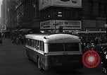 Standbild Midtown Manhattan belebten Straße Szenen New York City USA, 1948, aus Sekunde 32 historischem Filmmaterial Videoclip 65675032835