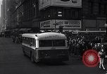 Standbild Midtown Manhattan belebten Straße Szenen New York City USA, 1948, aus Sekunde 33 historischem Filmmaterial Videoclip 65675032835