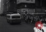 Standbild Midtown Manhattan belebten Straße Szenen New York City USA, 1948, aus Sekunde 35 historischem Filmmaterial Videoclip 65675032835