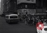 Standbild Midtown Manhattan belebten Straße Szenen New York City USA, 1948, aus Sekunde 36 historischem Filmmaterial Videoclip 65675032835