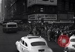 Standbild Midtown Manhattan belebten Straße Szenen New York City USA, 1948, aus Sekunde 39 historischem Filmmaterial Videoclip 65675032835