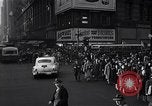 Standbild Midtown Manhattan belebten Straße Szenen New York City USA, 1948, aus Sekunde 42 historischem Filmmaterial Videoclip 65675032835