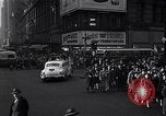 Standbild Midtown Manhattan belebten Straße Szenen New York City USA, 1948, aus Sekunde 43 historischem Filmmaterial Videoclip 65675032835