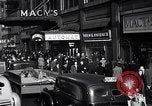 Standbild Midtown Manhattan belebten Straße Szenen New York City USA, 1948, aus Sekunde 45 historischem Filmmaterial Videoclip 65675032835