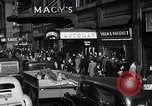 Standbild Midtown Manhattan belebten Straße Szenen New York City USA, 1948, aus Sekunde 49 historischem Filmmaterial Videoclip 65675032835