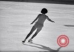 Standbild Peggy Fleming Sieg 1966 Schweiz, 1966, aus Sekunde 54 historischem Filmmaterial Videoclip 65675032845