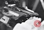 Standbild Flasche Schnaps Vereinigtes Königreich, 1950, aus Sekunde 12 historischem Filmmaterial Videoclip 65675032848