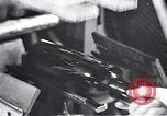 Standbild Flasche Schnaps Vereinigtes Königreich, 1950, aus Sekunde 15 historischem Filmmaterial Videoclip 65675032848