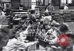 Standbild Flasche Schnaps Vereinigtes Königreich, 1950, aus Sekunde 25 historischem Filmmaterial Videoclip 65675032848