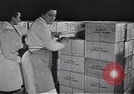 Standbild Flasche Schnaps Vereinigtes Königreich, 1950, aus Sekunde 39 historischem Filmmaterial Videoclip 65675032848