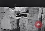 Standbild Flasche Schnaps Vereinigtes Königreich, 1950, aus Sekunde 40 historischem Filmmaterial Videoclip 65675032848