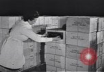 Standbild Flasche Schnaps Vereinigtes Königreich, 1950, aus Sekunde 42 historischem Filmmaterial Videoclip 65675032848