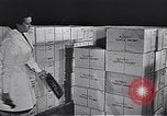 Standbild Flasche Schnaps Vereinigtes Königreich, 1950, aus Sekunde 43 historischem Filmmaterial Videoclip 65675032848