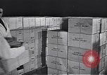 Standbild Flasche Schnaps Vereinigtes Königreich, 1950, aus Sekunde 44 historischem Filmmaterial Videoclip 65675032848