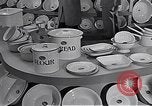 Immagine di Enamelware Scotland Regno Unito, 1950, secondo 3 filmato di repertorio 65675032851