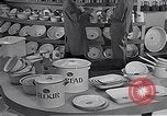 Immagine di Enamelware Scotland Regno Unito, 1950, secondo 4 filmato di repertorio 65675032851