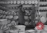 Immagine di Enamelware Scotland Regno Unito, 1950, secondo 6 filmato di repertorio 65675032851