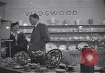 Immagine di Enamelware Scotland Regno Unito, 1950, secondo 9 filmato di repertorio 65675032851