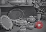Immagine di Enamelware Scotland Regno Unito, 1950, secondo 13 filmato di repertorio 65675032851