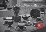 Immagine di Enamelware Scotland Regno Unito, 1950, secondo 16 filmato di repertorio 65675032851