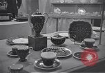 Immagine di Enamelware Scotland Regno Unito, 1950, secondo 17 filmato di repertorio 65675032851