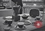 Immagine di Enamelware Scotland Regno Unito, 1950, secondo 19 filmato di repertorio 65675032851