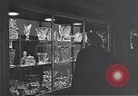 Immagine di Enamelware Scotland Regno Unito, 1950, secondo 32 filmato di repertorio 65675032851