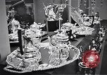 Immagine di Enamelware Scotland Regno Unito, 1950, secondo 44 filmato di repertorio 65675032851