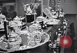 Immagine di Enamelware Scotland Regno Unito, 1950, secondo 45 filmato di repertorio 65675032851