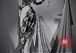 Standbild Ausstellung London England Vereinigtes Königreich, 1950, aus Sekunde 18 historischem Filmmaterial Videoclip 65675032855