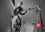 Standbild Ausstellung London England Vereinigtes Königreich, 1950, aus Sekunde 20 historischem Filmmaterial Videoclip 65675032855