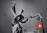 Standbild Ausstellung London England Vereinigtes Königreich, 1950, aus Sekunde 22 historischem Filmmaterial Videoclip 65675032855