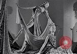 Standbild Ausstellung London England Vereinigtes Königreich, 1950, aus Sekunde 24 historischem Filmmaterial Videoclip 65675032855
