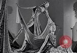 Standbild Ausstellung London England Vereinigtes Königreich, 1950, aus Sekunde 26 historischem Filmmaterial Videoclip 65675032855