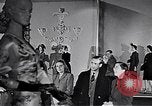 Standbild Ausstellung London England Vereinigtes Königreich, 1950, aus Sekunde 49 historischem Filmmaterial Videoclip 65675032855