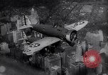 Standbild P-26 Peashooter New York City USA, 1938, aus Sekunde 50 historischem Filmmaterial Videoclip 65675032870