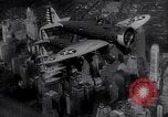 Standbild P-26 Peashooter New York City USA, 1938, aus Sekunde 52 historischem Filmmaterial Videoclip 65675032870