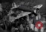 Standbild P-26 Peashooter New York City USA, 1938, aus Sekunde 55 historischem Filmmaterial Videoclip 65675032870