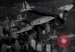 Standbild P-26 Peashooter New York City USA, 1938, aus Sekunde 57 historischem Filmmaterial Videoclip 65675032870