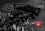 Standbild P-26 Peashooter New York City USA, 1938, aus Sekunde 58 historischem Filmmaterial Videoclip 65675032870