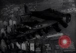 Standbild P-26 Peashooter New York City USA, 1938, aus Sekunde 59 historischem Filmmaterial Videoclip 65675032870