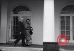 Immagine di Harmon Trophy Washington DC White House USA, 1954, secondo 13 filmato di repertorio 65675032887