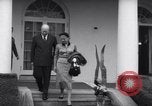 Immagine di Harmon Trophy Washington DC White House USA, 1954, secondo 18 filmato di repertorio 65675032887